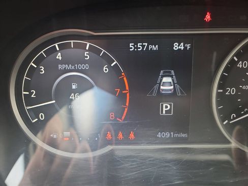 Used 2024 Nissan Versa SV w/ Trunk Package image 27