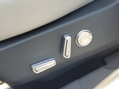 New 2026 Lincoln Nautilus Reserve AWD/4WD image 12