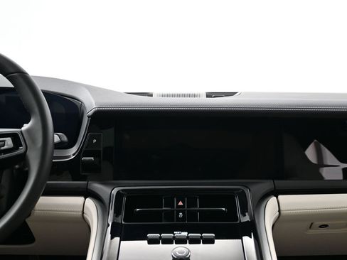 Used 2025 Porsche Panamera image 11