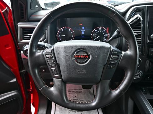 Used 2022 Nissan Titan PRO-4X w/ Pro-4x Convenience Package AWD/4WD image 18