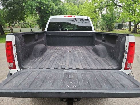 Used 2014 GMC Sierra 2500 SLT w/ Suspension Package, Off-Road image 10