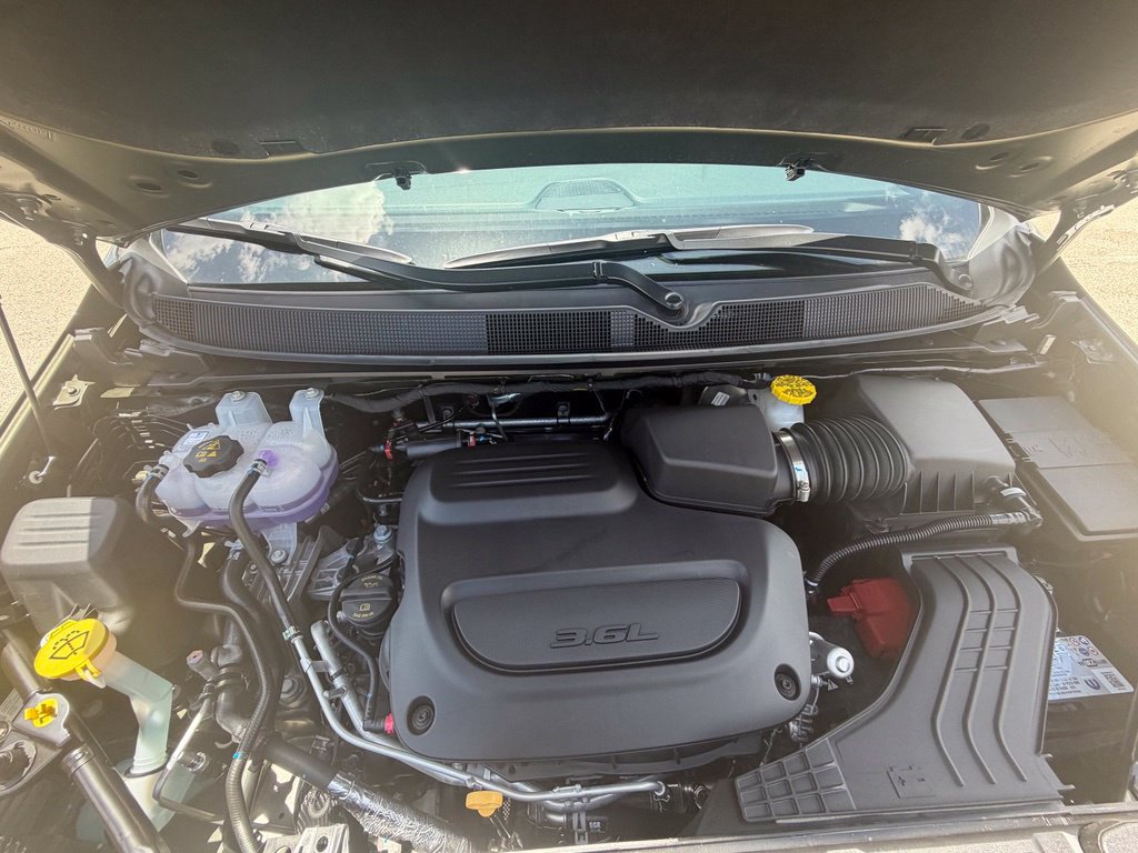New 2027 Chrysler Pacifica Select w/ Family Tech Group FWD image 31