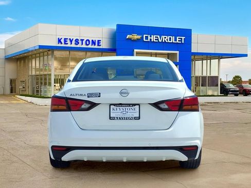 Used 2025 Nissan Altima 2.5 SV FWD image 6