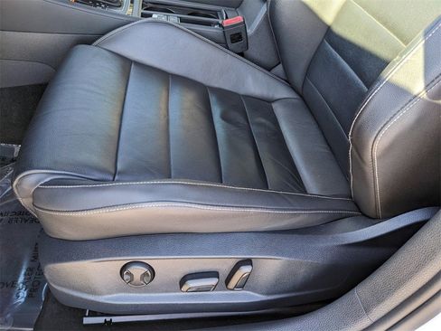 Used 2017 Volkswagen Golf R 4-Door image 20