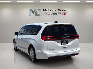 Used 2025 Chrysler Pacifica Select FWD video 4