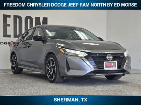 Used 2025 Nissan Sentra SR image 2