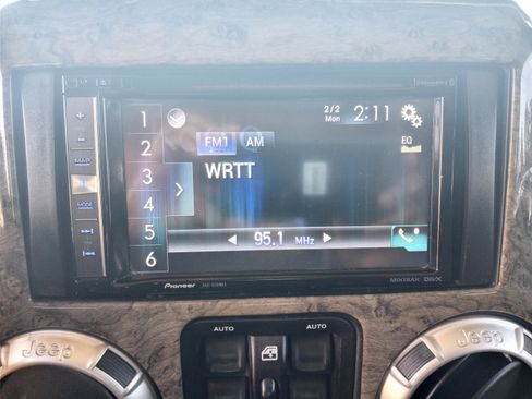 Used 2017 Jeep Wrangler Unlimited Sahara image 15