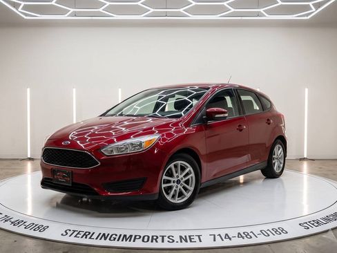 Used 2017 Ford Focus SE FWD image 1