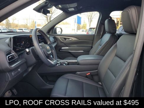 Used 2025 Chevrolet Traverse LT w/ Driver Confidence Package image 6