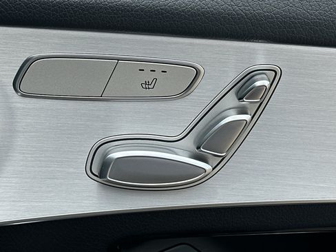 Used 2019 Mercedes-Benz GLC 300 4MATIC image 27
