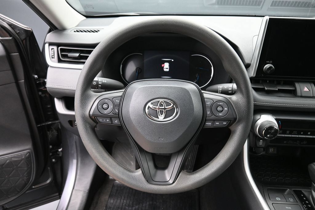 Used 2025 Toyota RAV4 LE AWD/4WD image 15