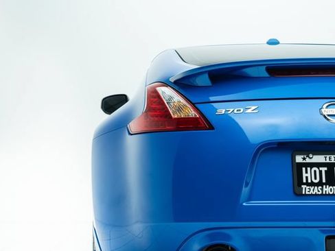 Used 2009 Nissan 370Z Touring w/ Sport Pkg RWD image 17