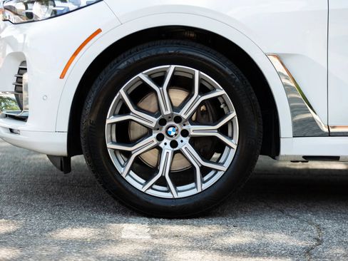 Used 2021 BMW X7 xDrive40i w/ Premium Package AWD/4WD image 13