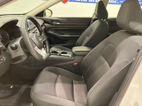 Used 2025 Nissan Altima 2.5 SV FWD image 18