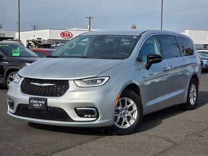 Used 2024 Chrysler Pacifica Touring-L