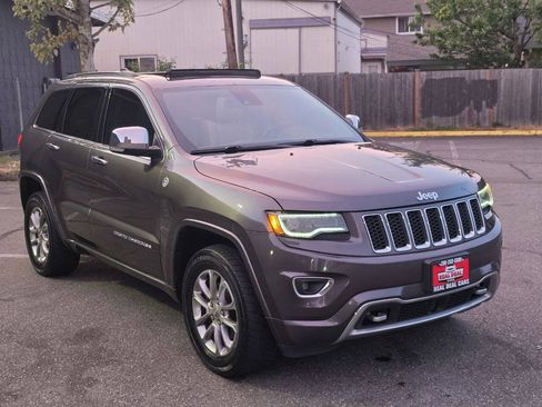 Used 2015 Jeep Grand Cherokee Overland w/ Advanced Technology Group AWD/4WD image 52