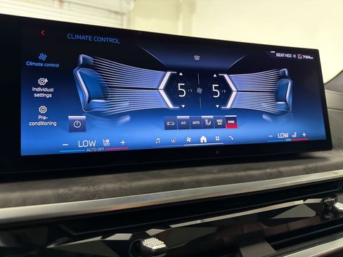 Used 2025 BMW X7 M60i w/ Executive Package AWD/4WD image 27