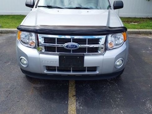 Used 2012 Ford Escape XLT FWD image 2