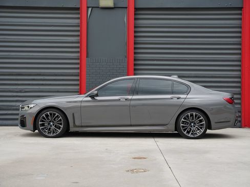 Used 2022 BMW 740i w/ M Sport Package RWD image 7