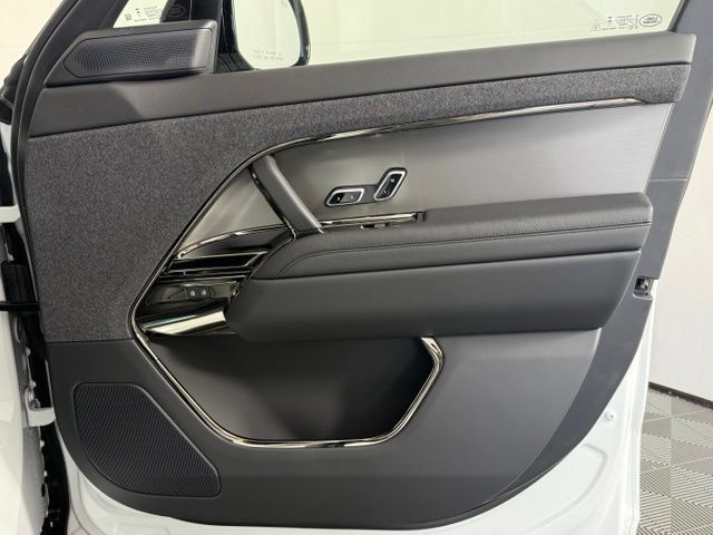 New 2026 Land Rover Range Rover Sport SE AWD/4WD image 17