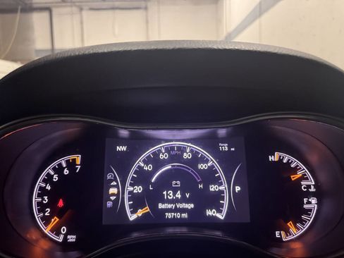 Used 2019 Jeep Grand Cherokee Laredo image 23