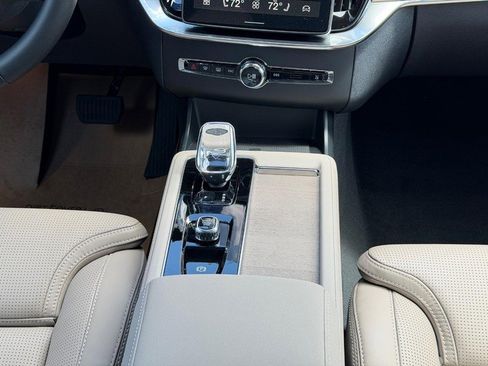New 2026 Volvo XC90 T8 Ultra w/ Lounge Package AWD/4WD image 9