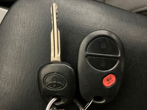 Used 2014 Toyota Tacoma 4x4 Double Cab image 32