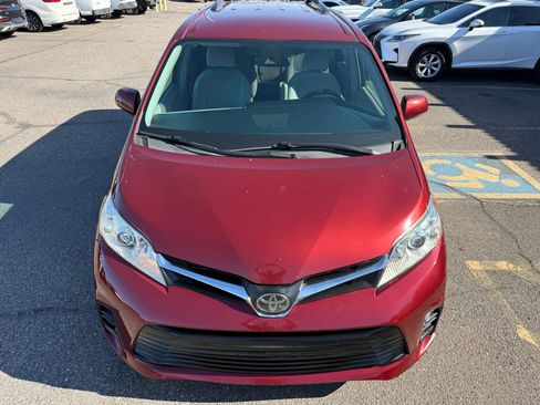 Used 2018 Toyota Sienna LE image 37