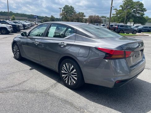 Used 2024 Nissan Altima 2.5 SV FWD image 8
