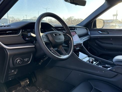 New 2025 Jeep Grand Cherokee L Limited image 8
