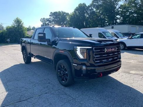 Used 2024 GMC Sierra 3500 AT4 w/ AT4 Preferred Package AWD/4WD image 2
