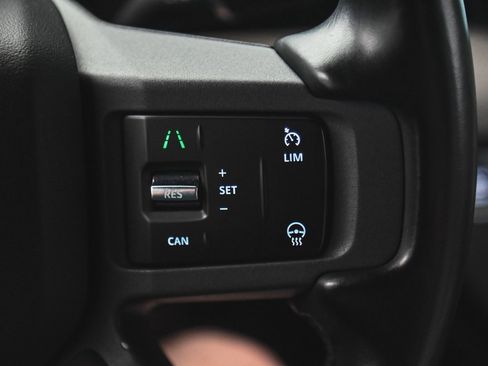 Used 2023 Land Rover Defender 110 X-Dynamic SE image 25