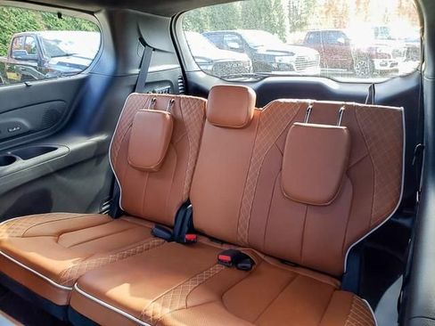New 2026 Chrysler Pacifica Pinnacle image 12