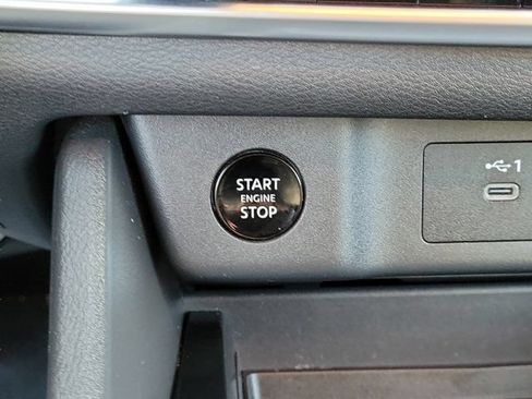 Used 2024 Nissan Rogue SV FWD image 18