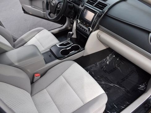 Used 2014 Toyota Camry LE image 10