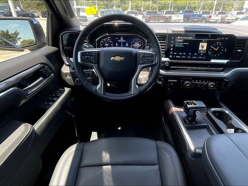 Used 2025 Chevrolet Silverado 1500 LTZ AWD/4WD image 6