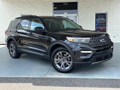 Used 2024 Ford Explorer XLT w/ Equipment Group 202A RWD image 1