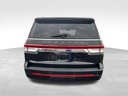 Used 2022 Lincoln Navigator Reserve AWD/4WD image 4