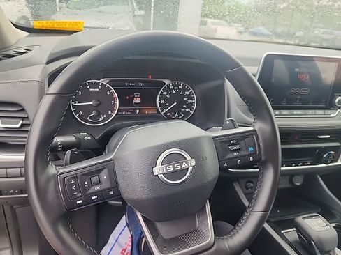 Used 2025 Nissan Rogue SV image 7