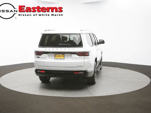 Used 2023 Jeep Wagoneer Series III w/ Preferred Equipment Group image 37