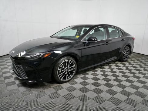 Used 2025 Toyota Camry XLE w/ Premium Plus Package FWD image 26