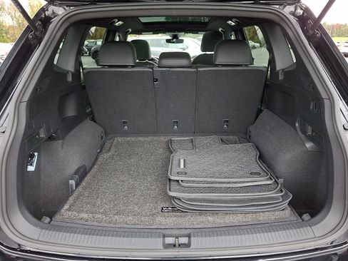 Used 2023 Volkswagen Tiguan SE R-Line image 28