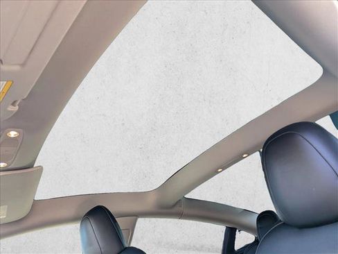 Used 2022 Tesla Model 3 Performance image 17