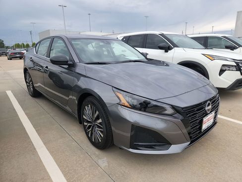 New 2026 Nissan Altima 2.5 SV FWD image 1