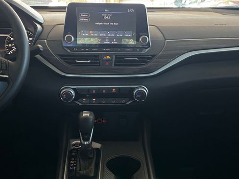 Used 2025 Nissan Altima 2.5 SV image 18