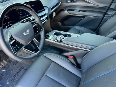 Used 2026 Cadillac Lyriq Sport w/ LPO, Floor Liner Package AWD/4WD image 9