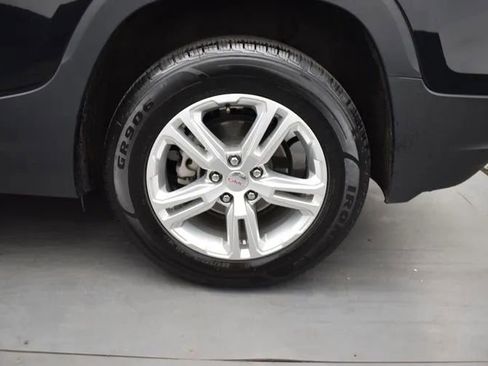 Used 2024 GMC Terrain SLE FWD image 37