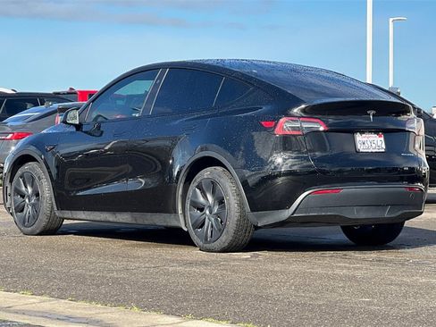 Used 2024 Tesla Model Y Long Range image 7