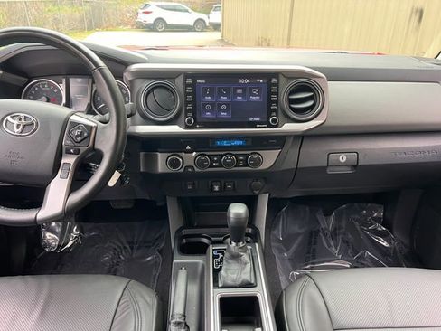 Used 2021 Toyota Tacoma SR5 AWD/4WD image 15