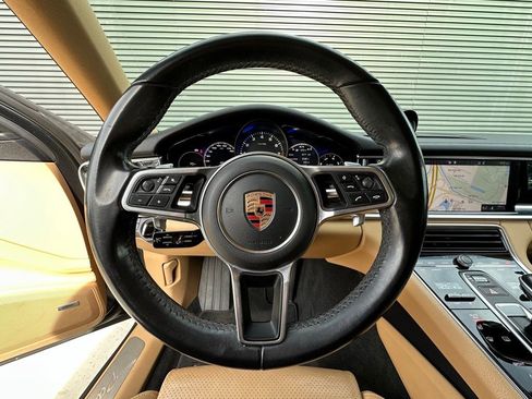 Used 2018 Porsche Panamera image 15